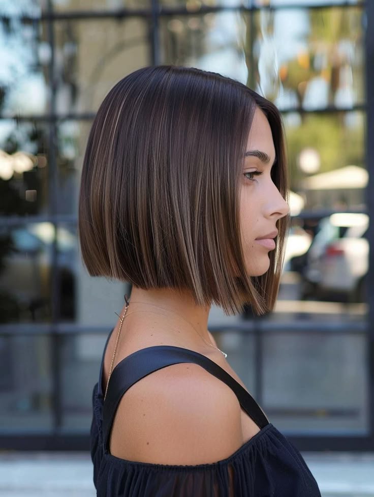A lady in a beautiful hairstyle 